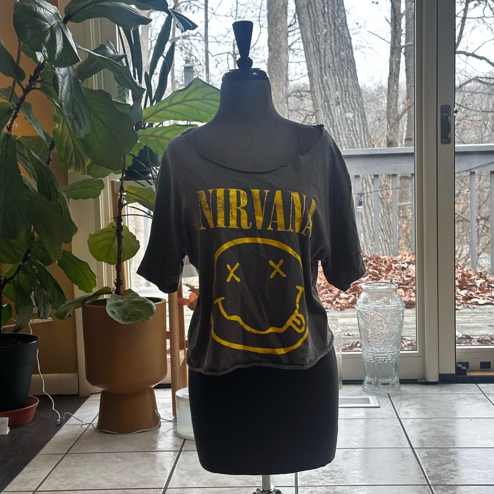 Cropped Gray Nirvana T-Shirt